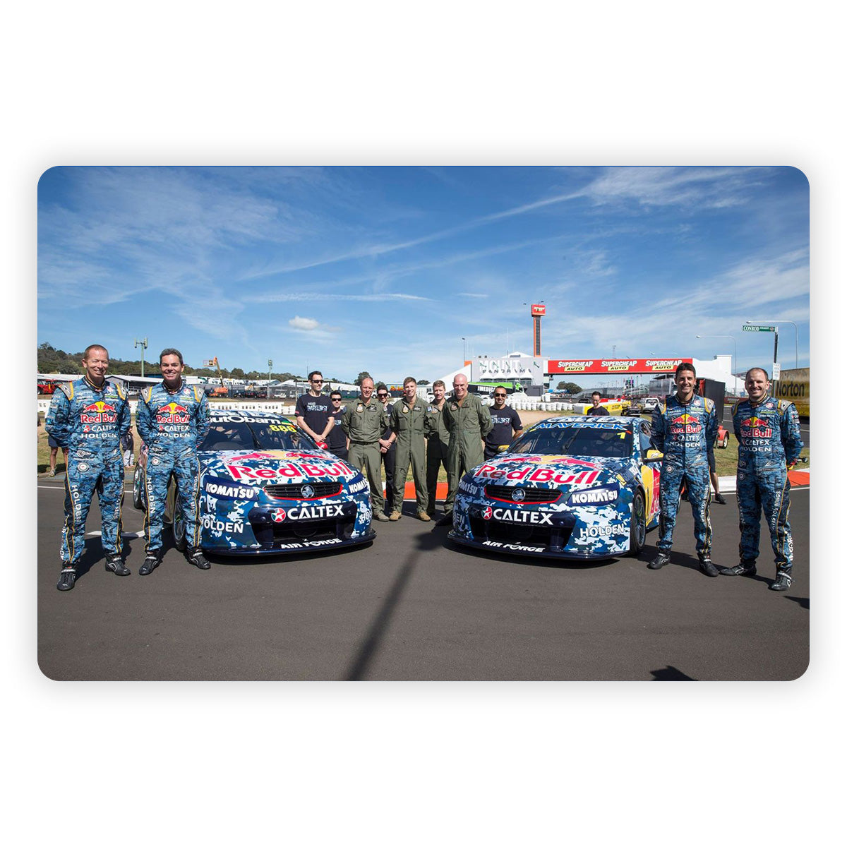 Holden VF Commodore - Red Bull Racing #888 - Lowndes/Richards - 2014 B ...